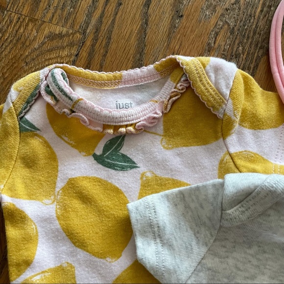 Carter’s newborn onesie set - Picture 2 of 8